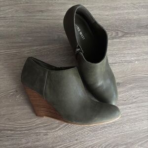 Nine West Oriano Leather Wedge Bootie Size 10